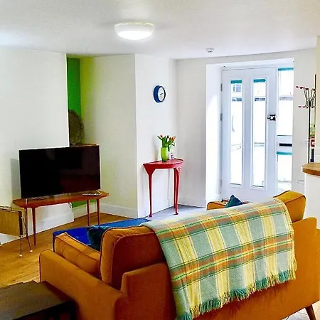 “Dragons Den” Centrally Located Modern Apartment Aberystwyth Exterior photo