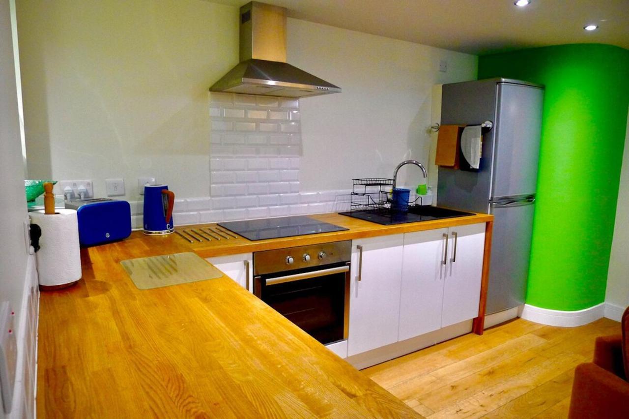 “dragons Den” Centrally Located Modern Apartment