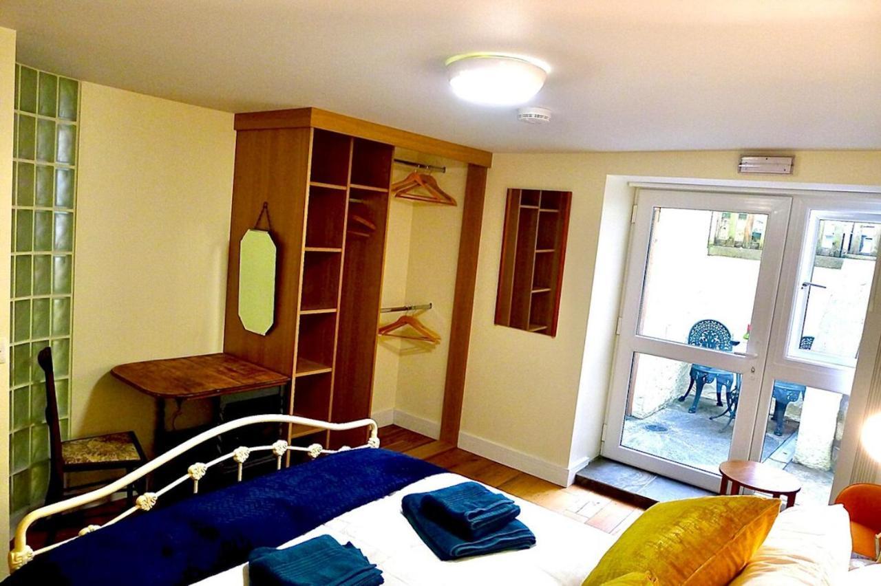 “dragons Den” Centrally Located Modern