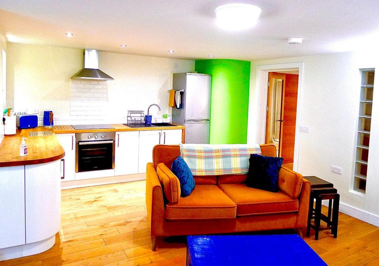 “dragons Den” Centrally Located Modern Apartment Aberystwyth