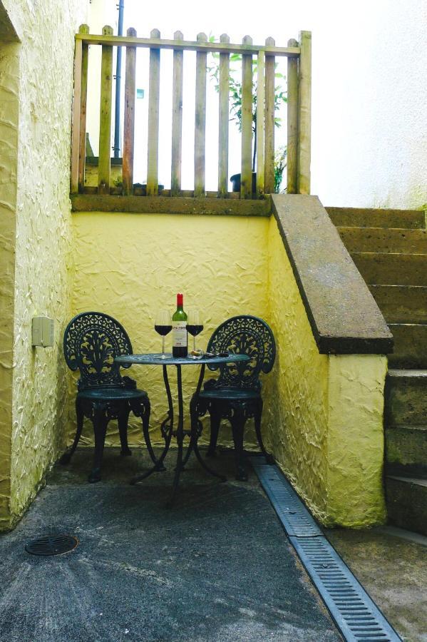 Apartment “dragons Den” Centrally Located Modern *