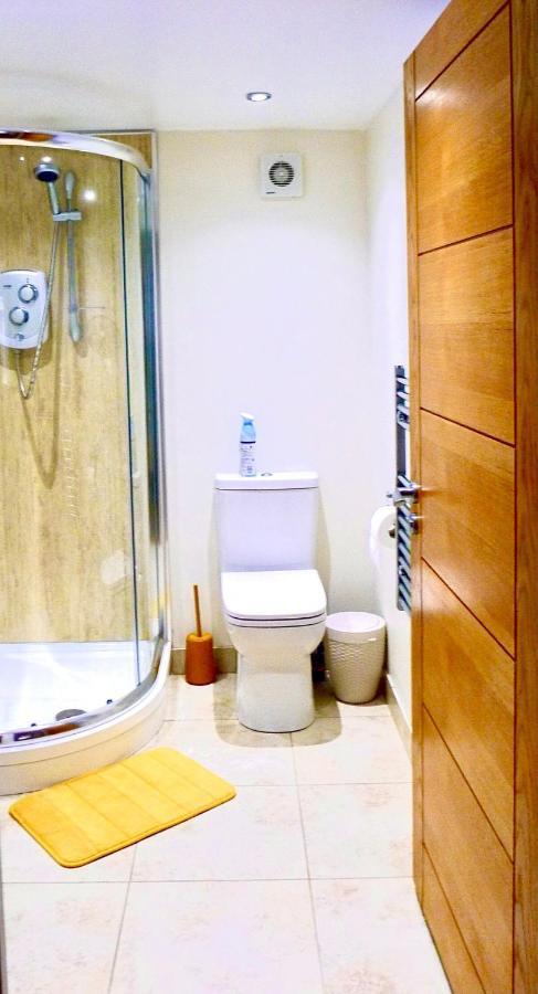 Apartment “dragons Den” Centrally Located Modern *
