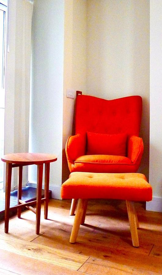 “dragons Den” Centrally Located Modern Apartment
